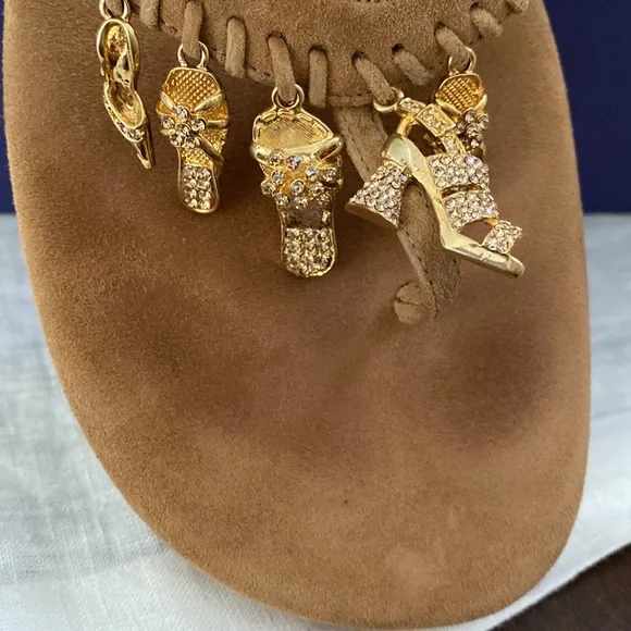 Stuart Weitzman cashew suede leather flip flops with gold shoe charms, 6.5 - Picture 3 of 11